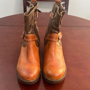 Spring Step L’ Artiste Brown Leather Ankle Boots. Excellent condition-worn once.